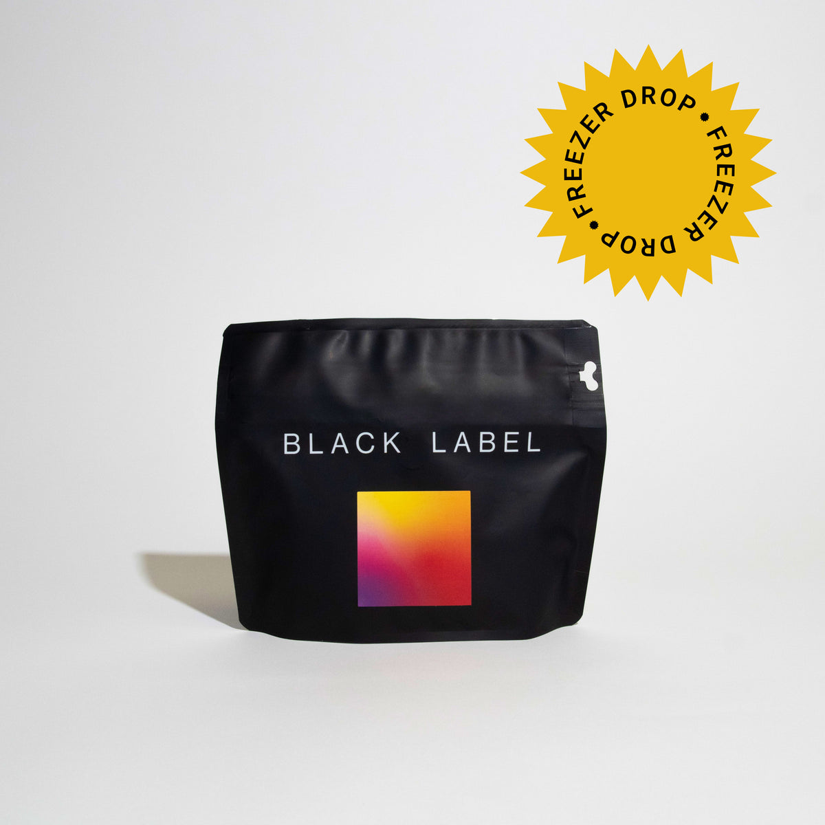 Matte-black pouch labeled BLACK LABEL, featuring a gradient square, containing Benjamin Paz - DRD Natural Gesha, a specialty coffee with unique processing.